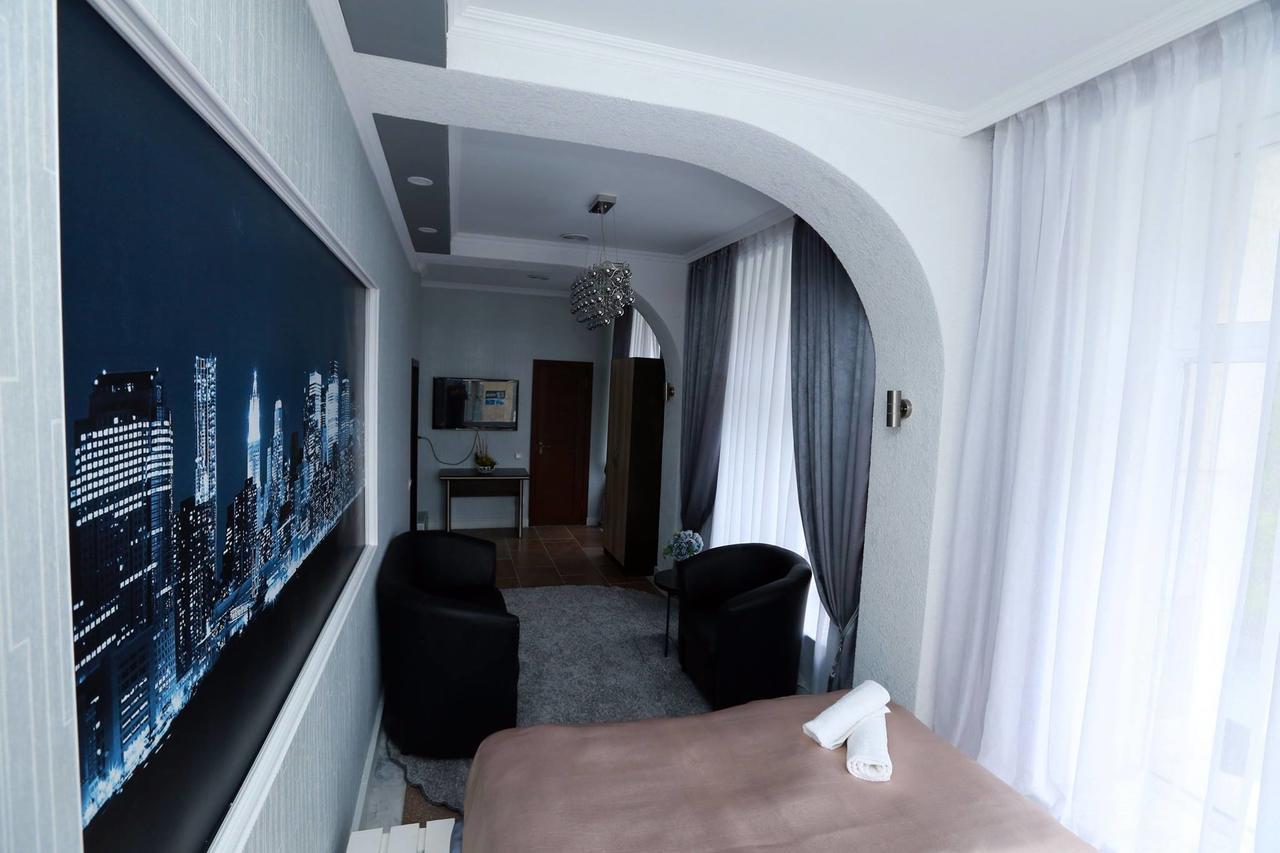 Hotel Avenue ビシュケク エクステリア 写真